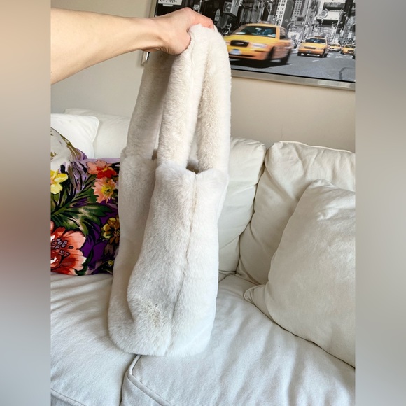 H&M cream soft fluffy tote bag - Picture 5 of 15